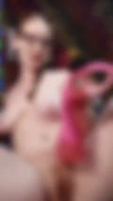 Rieche an meinem höschen und spritze auf meine socken.