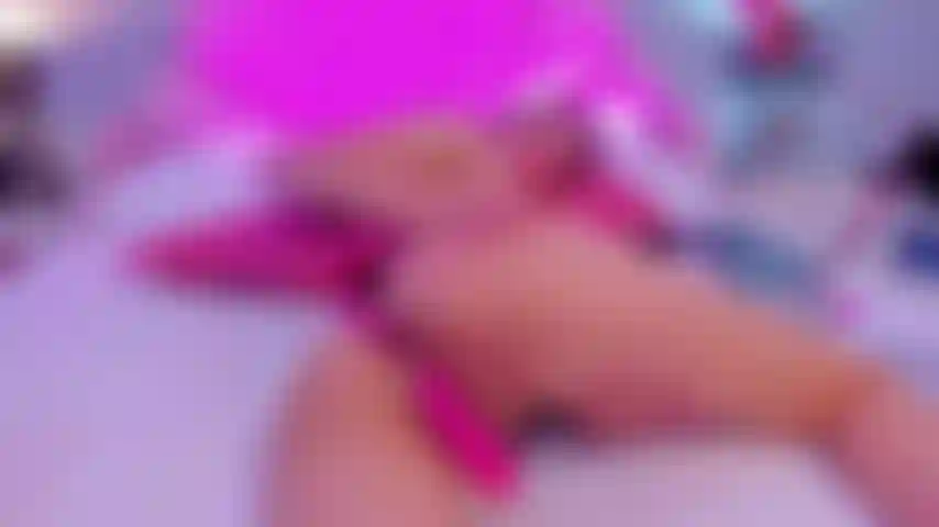 Doppelstimulation, spanking, stöhnen und vibrationen, wo es mir am besten gefällt.