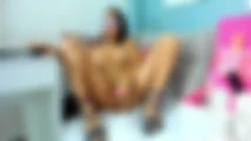 Ich glaube, ich bin das heißeste mädchen, das du hier sehen kannst.