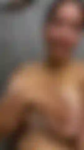 Dusche mit großen brüsten.