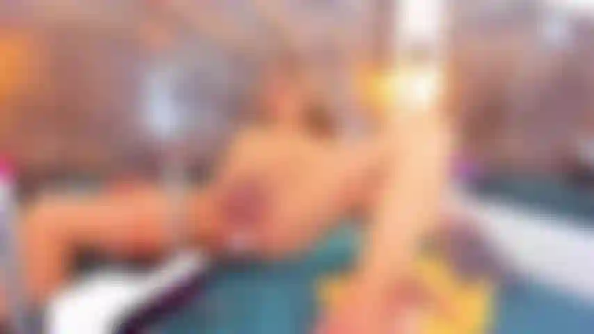 Spiele heftig mit meiner fickmaschine.