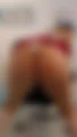 Du magst es, wenn dein hintern hüpft und sich auf und ab bewegt.