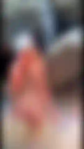 Exhibitionistin, völlig nackt, brasilianerin im fluss.