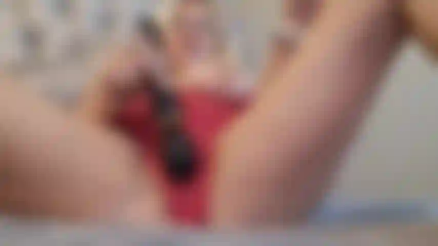 Milf kommt in ihr höschen, in ihr durchnässtes höschen.