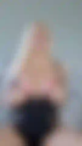 Komm mit mir, baby. Dildoreiten, muschificken, abspritzen.