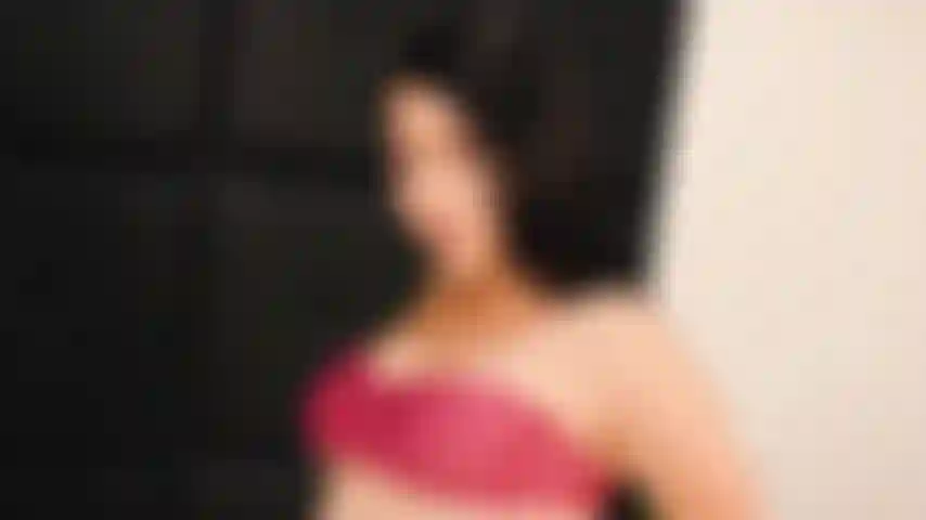 Massiere meinen nackten körper und lass mich eins werden.