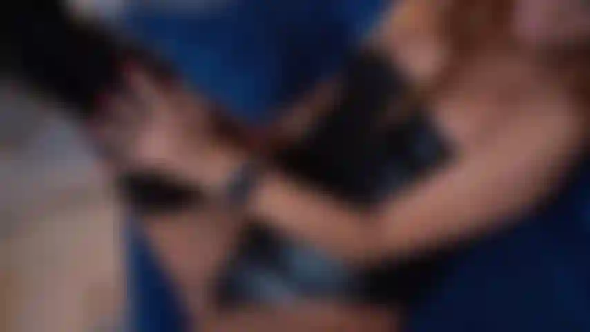 Deine göttin mit langen latexstiefeln