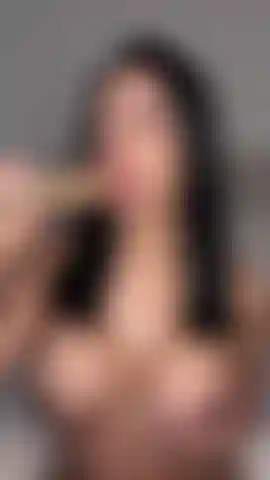 Lass mich deinen schwanz lutschen, magst du es tief und sabbrig?