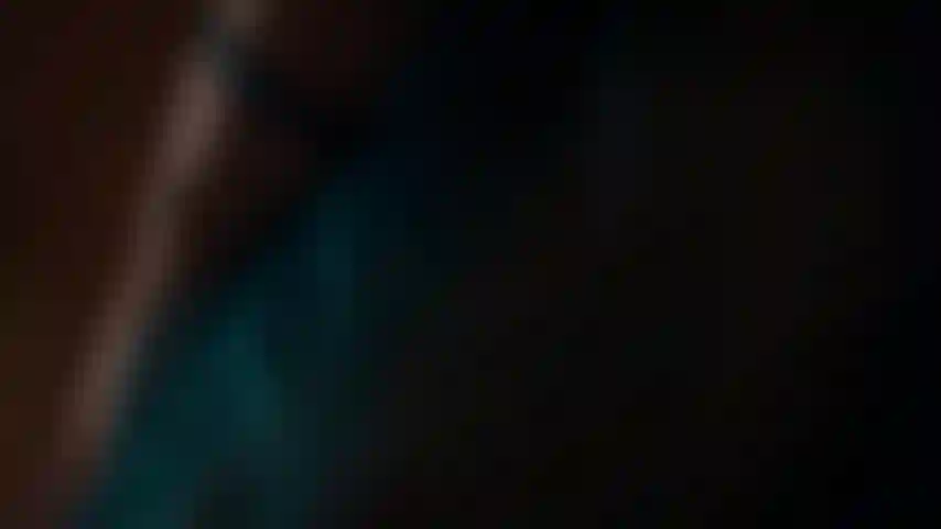 Blaues kleid, blaue augen.