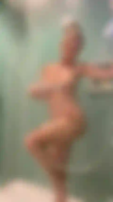 Komm mit mir heiß duschen.