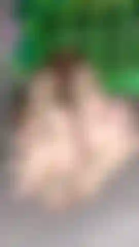 Ich schüttle meinen arsch und sauge an meinen zehen (amateur).