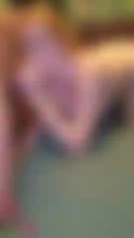 Saugen, fingern und ficken nachdem ich ein custom-video gedreht habe... Wir hatten lust weiterzuspielen nachdem wir ein custom-video mit muschilecken gedreht hatten, also sauge ich seinen schwanz, er fingert mich und dann fickt er mich hart und kommt auf meinen bauch...