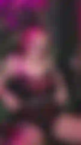 Solo-squirting-spiel nach einer geilen cam-session... Ich erzähle dir ein bisschen von meinem heißen tag vor der cam, bevor ich dir eine nasse und glitschige show mit meinem <span translate='no'>Lovense</span> vibrator und glasdildo gebe – ich war so geil! Ein paar kleine squirts und ein orgasmus als krönender abschluss des tages...