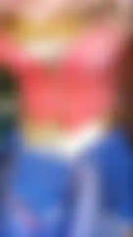 Wonder girl neckt sich selbst mit ihrem Lovense vibrator... Ich war sehr geil, nachdem ich die welt gerettet hatte, und brauchte eine befriedigung. *Keine vollständige nacktheit unterhalb der taille in diesem video, vibratorspiel über einem spitzen-tanga*.