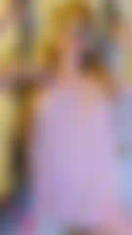 Deine hausfrau aus den 1950ern hat dir abendessen und nachtisch vorbereitet... Komm nicht zu spät nach hause, schatz, ich warte hier sehnsüchtig auf dich... Türfesselung, muschispiele, squirting und ficken. So unglaublich heiß!