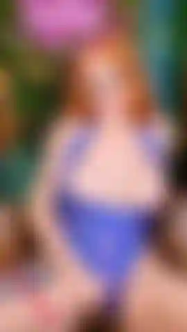 Allein zu hause teil 2 – blauer rabbit-dildo passend zur unterwäsche... Ich spielte mit meinem blauen vibrierenden rabbit-dildo, während mein mann zusah und seinen schwanz außerhalb der kamera streichelte.