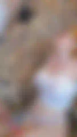 Pov: du musst zur arbeit, aber deine geile rothaarige frau mit riesigen titten überredet dich, bei ihr zu bleiben... Blasen, fußspiele, necken, reiten und doggy-style mit einem abspritzer.
