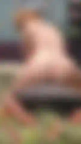 Mein mann kam nach hause, während ich ein solo-dildo-reite-video drehte... Er gesellt sich zu mir und steckt mir einen butt plug rein. Reiten, schwanz lutschen und ein unglücklicher, aber lustiger butt-plug-zwischenfall! Wir haben natürlich trotzdem weiter für euch gefilmt, also gibt es noch ein sehr heißes ende, bei dem ich ihn reite, bis er kommt.