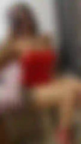 playing w my clit n fuck my pussy in the