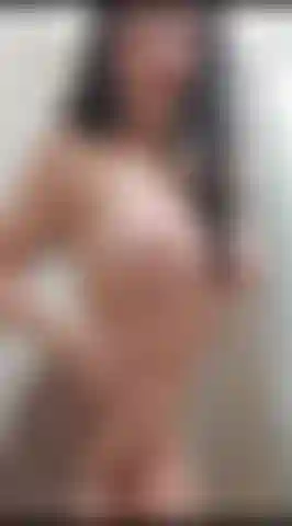 Komm, dusche mit mir und fick mich dann, bis ich nicht mehr laufen kann.