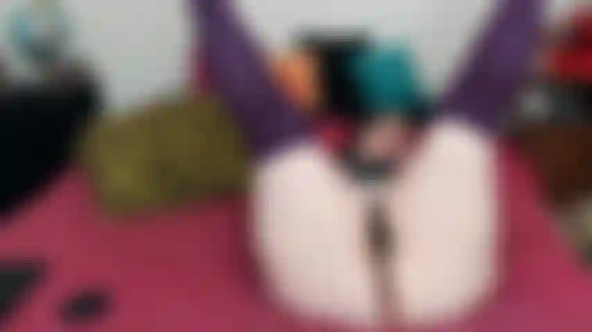 Lila strümpfe und winziger tanga *kein ton*.