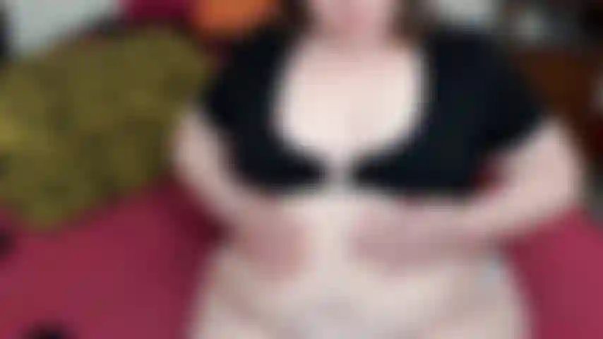 Bekleidet und verführerisch; ein bisschen von allem! * Kein ton*.