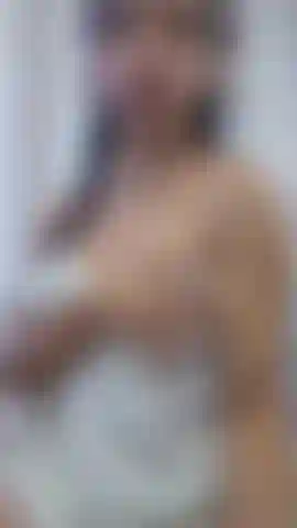 Ich werde meine tohalla fallen lassen und du wirst mein spiel mit meinen fingern in der muschi genießen.