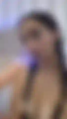 Ich bitte dich nicht um erlaubnis. Ich werde dich um mehr betteln lassen. Halte die augen offen und beobachte mich. Ich möchte, dass du dich jedes mal an diesen mund erinnerst, wenn du dich berührst. Hör nicht auf zu stöhnen, das macht mich nur noch mehr an.