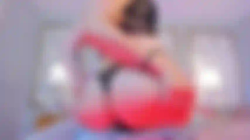 Dieser wunderschöne arsch hört nicht auf, sich zu bewegen! Und das beste... Ohne tanga.