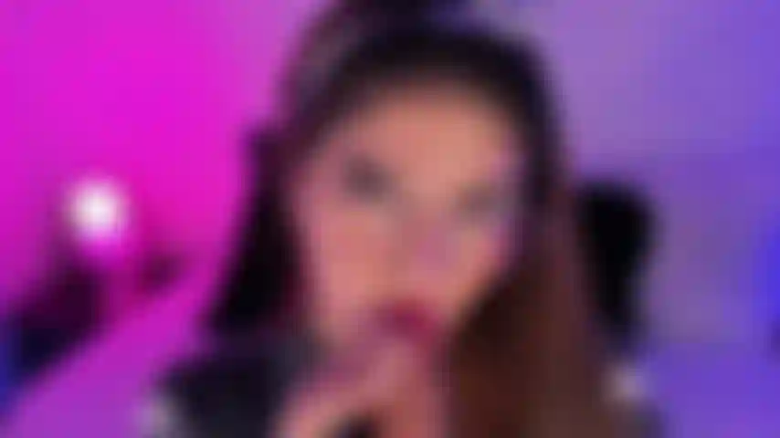 Dieses mädchen ist sehr heiß und spielt mit deinem schwanz, bis ihr beide abspritzt.