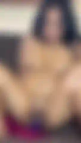 Stecke alle meine spielzeuge in meine harte muschi.