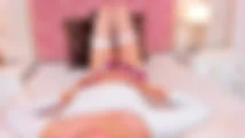 Reibe meine klitoris vor dem schlafengehen.