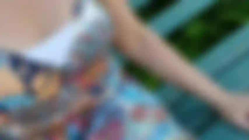 Outdoor muschi - nackt im öffentlichen park.