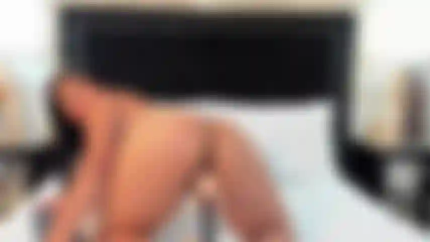 I stuck a big dildo in my ass for the first time with a fuck machine.