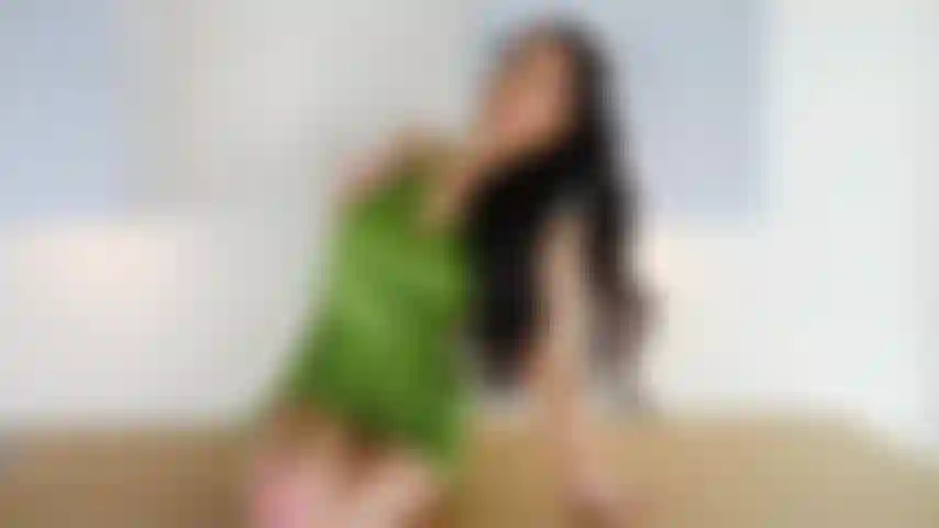 In der küche mein sexy grünes kleid auszieht.