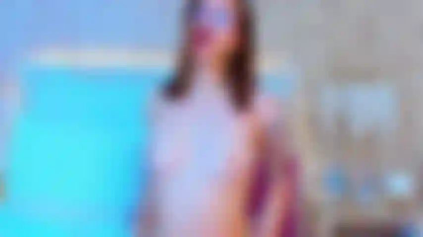 Mein spielzeug vibriert in meiner muschi und meine brüste hüpfen, sie gehören ganz dir.