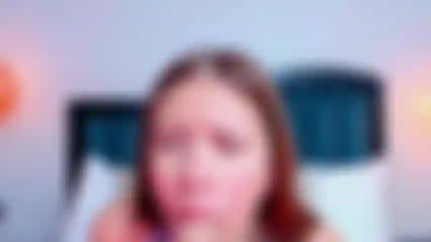 Ich bin so feucht, dass nur deine zunge mich beruhigen kann, komm und gib mir die ganze nacht lang einen schwanz.