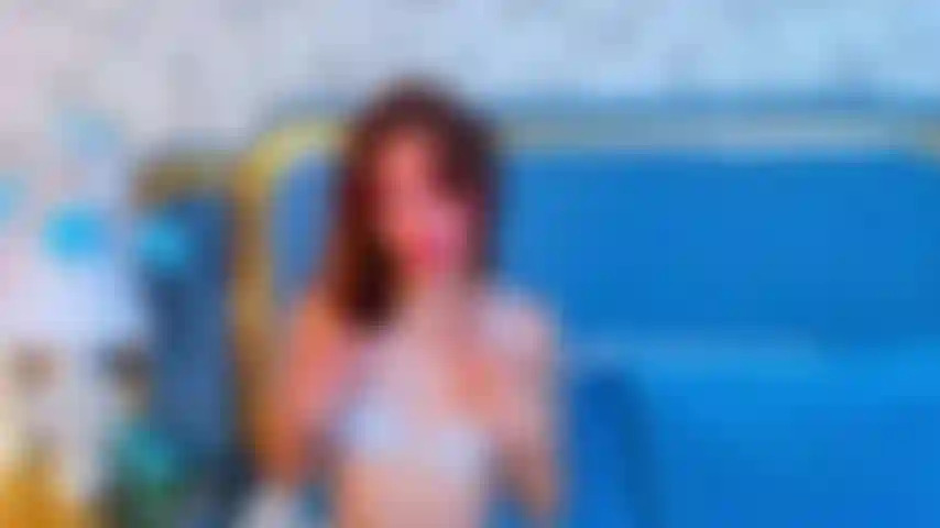 Ich lasse mich sinnlich gehen, damit du im rhythmus meiner seidigen titten tanzt, heißes video!!!!!