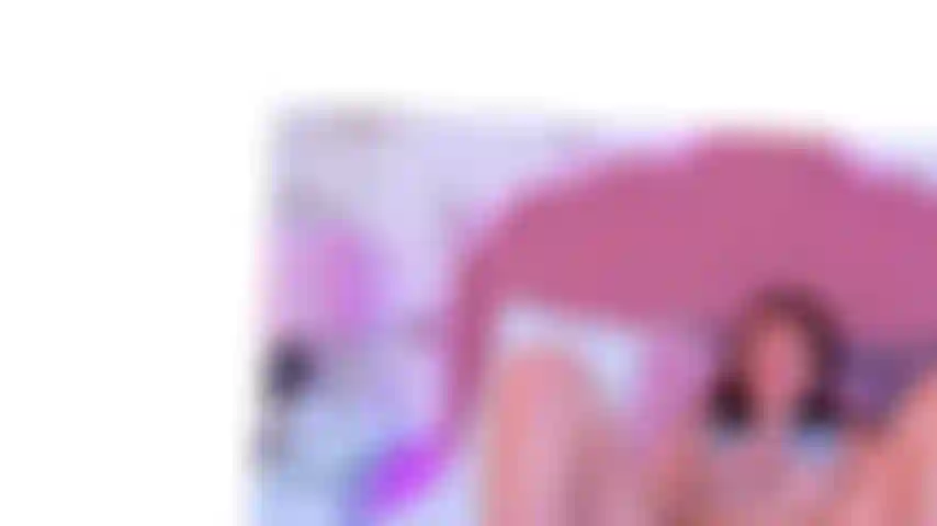 Du bringst meine köstliche muschi zum vibrieren und ich genieße es, dir einen tollen blowjob zu geben.