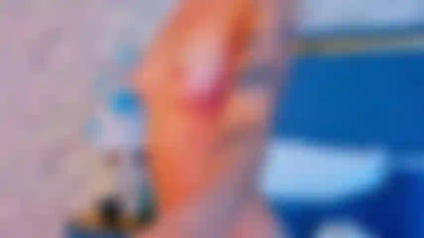 Mein großer arsch bewegt sich im rhythmus deines schwanzes. Lass meine saftigen pobacken auf deinem schwanz hüpfen, während meine titten nach deinen leckereien schreien.