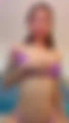 Nackt und spiele mit meinem arsch.