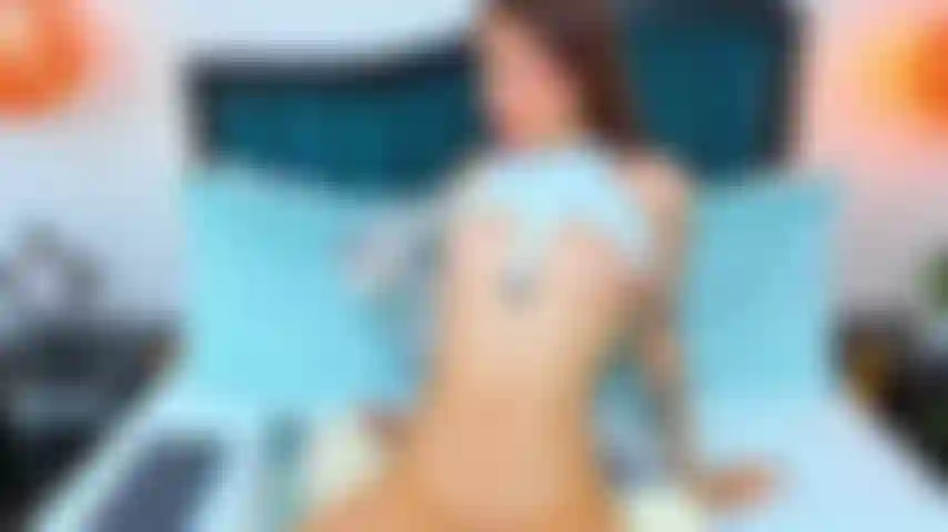 Fühle, wie meine titten sich für dich zusammenziehen ... Und meine muschi schlägt und wartet auf dein sperma in ihr ...