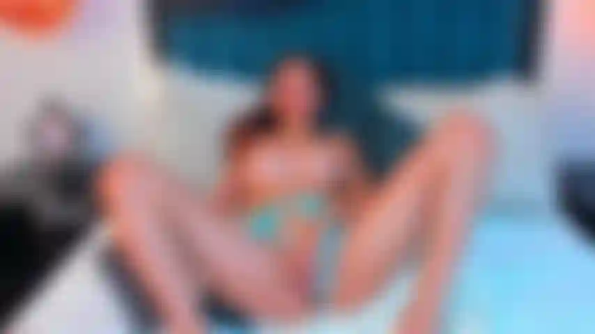 Meine brustwarzen sind hart und heiß und warten auf deine zunge, und meine muschi ist so feucht und wartet auf deinen harten schwanz.