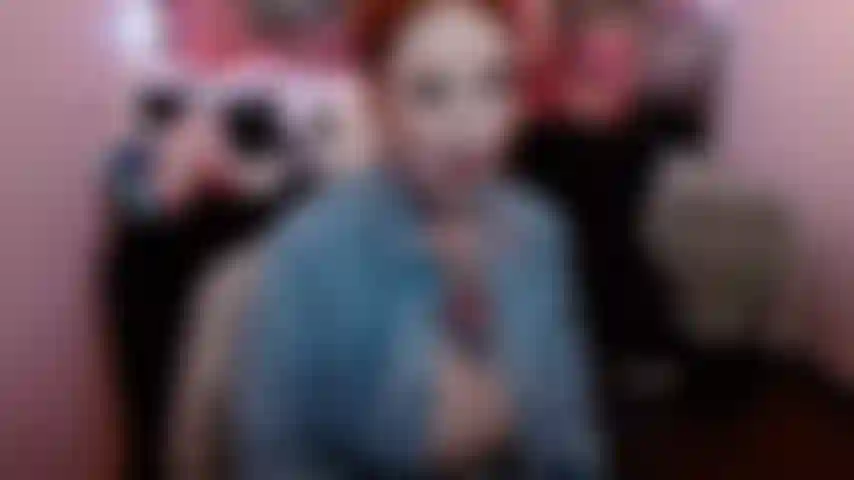 Stiefmutter macht sich über deinen schwanz lustig.