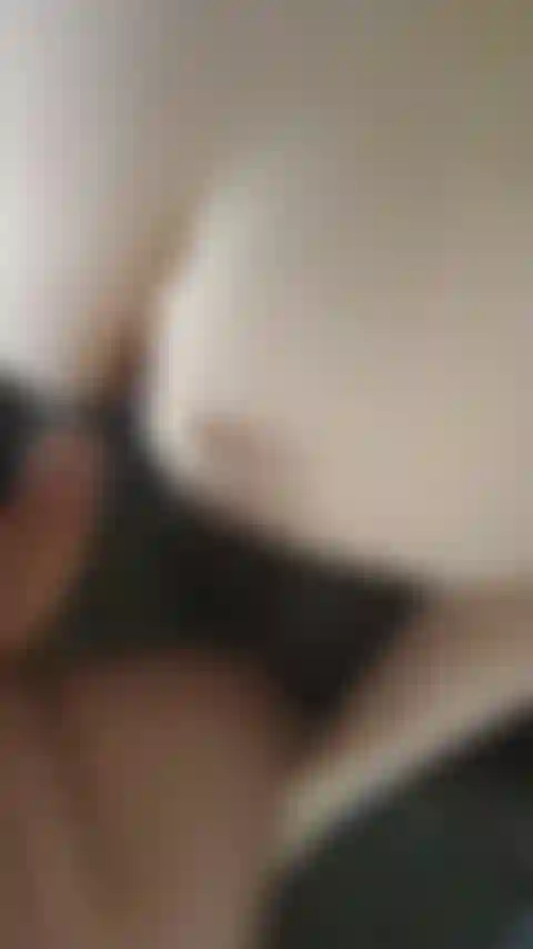 Sextape - schaut zu, wie unsere kleine muschi im doggy-style gefickt wird.