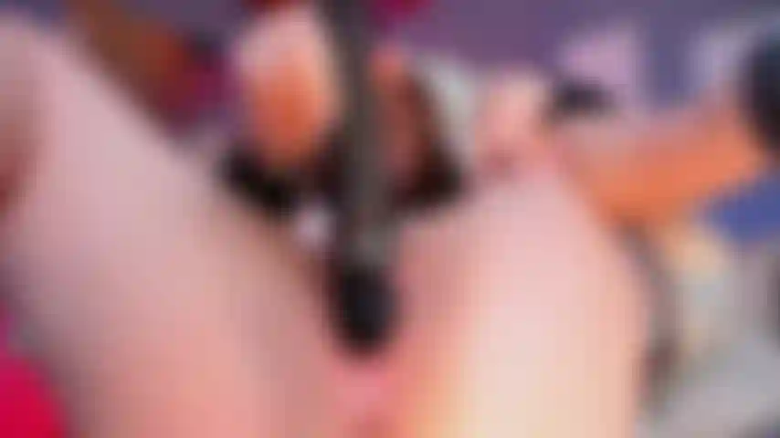 Lasse meine klitoris mit meinem köstlichen spielzeug vibrieren.