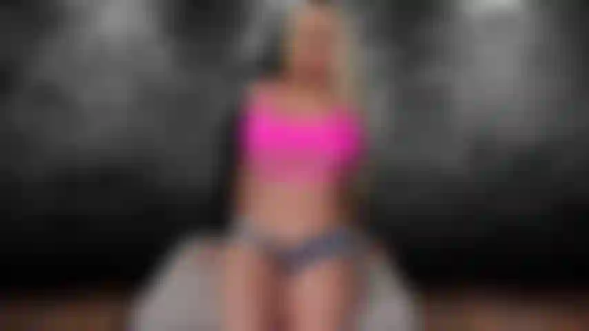 Ich lutsche deinen schwanz, papa, und du spritzt mich voll!