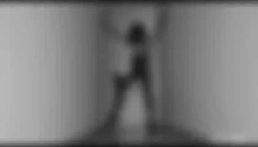 Freches flurtanzen!! - Ich tanze oben ohne in meinem flur herum und habe eine lustige perücke auf!