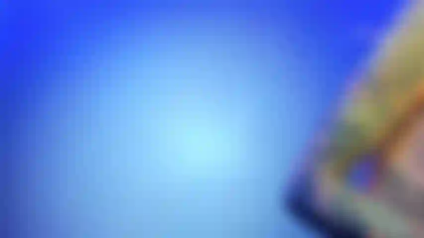 Glänzendes öl und pralle titten.