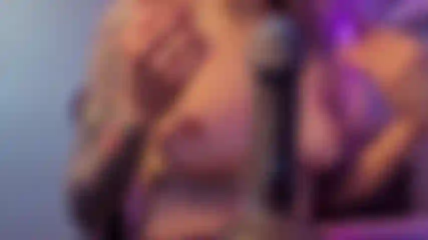 Topless handjob von astrid.